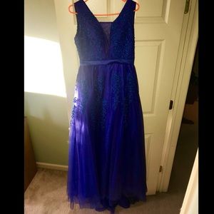 Beautiful blue prom dress!